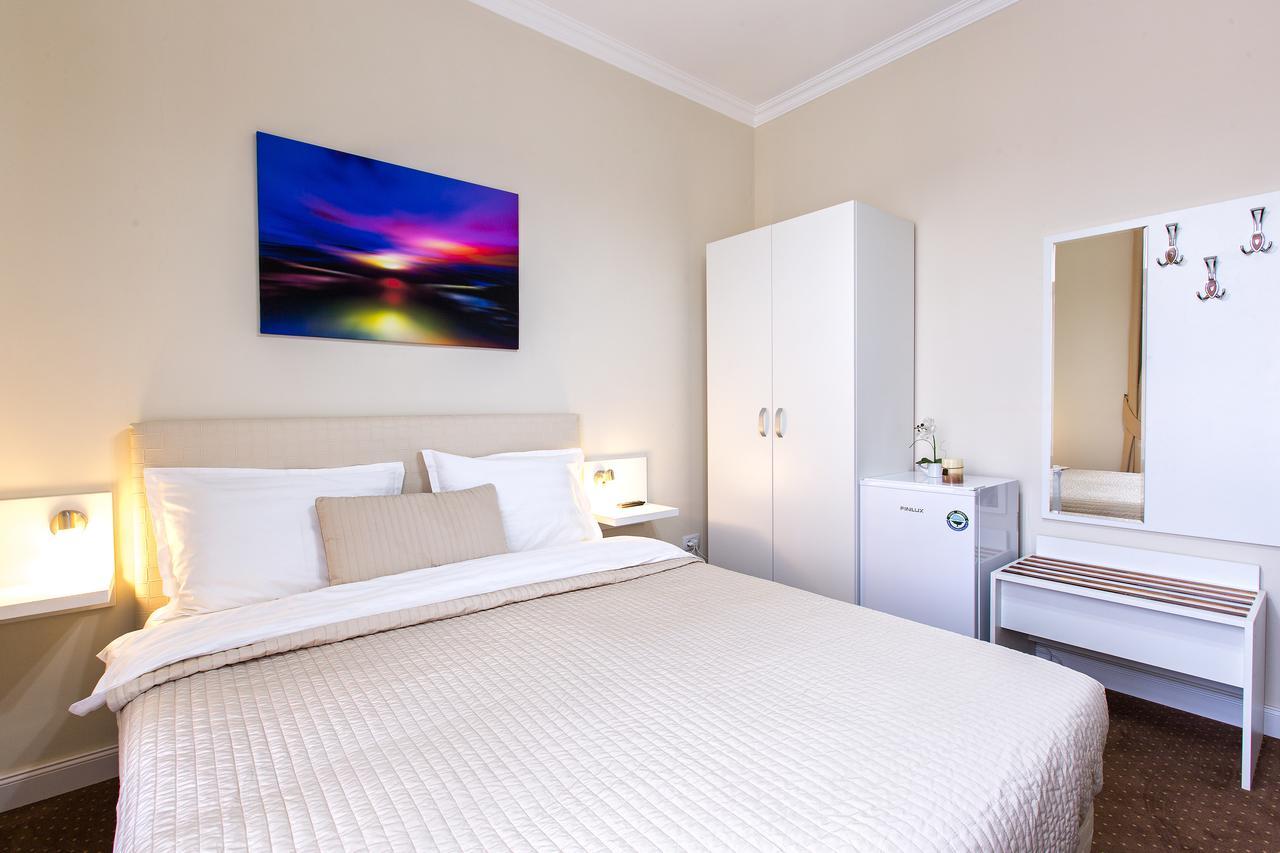 Prestige Hotel Iasi Bagian luar foto