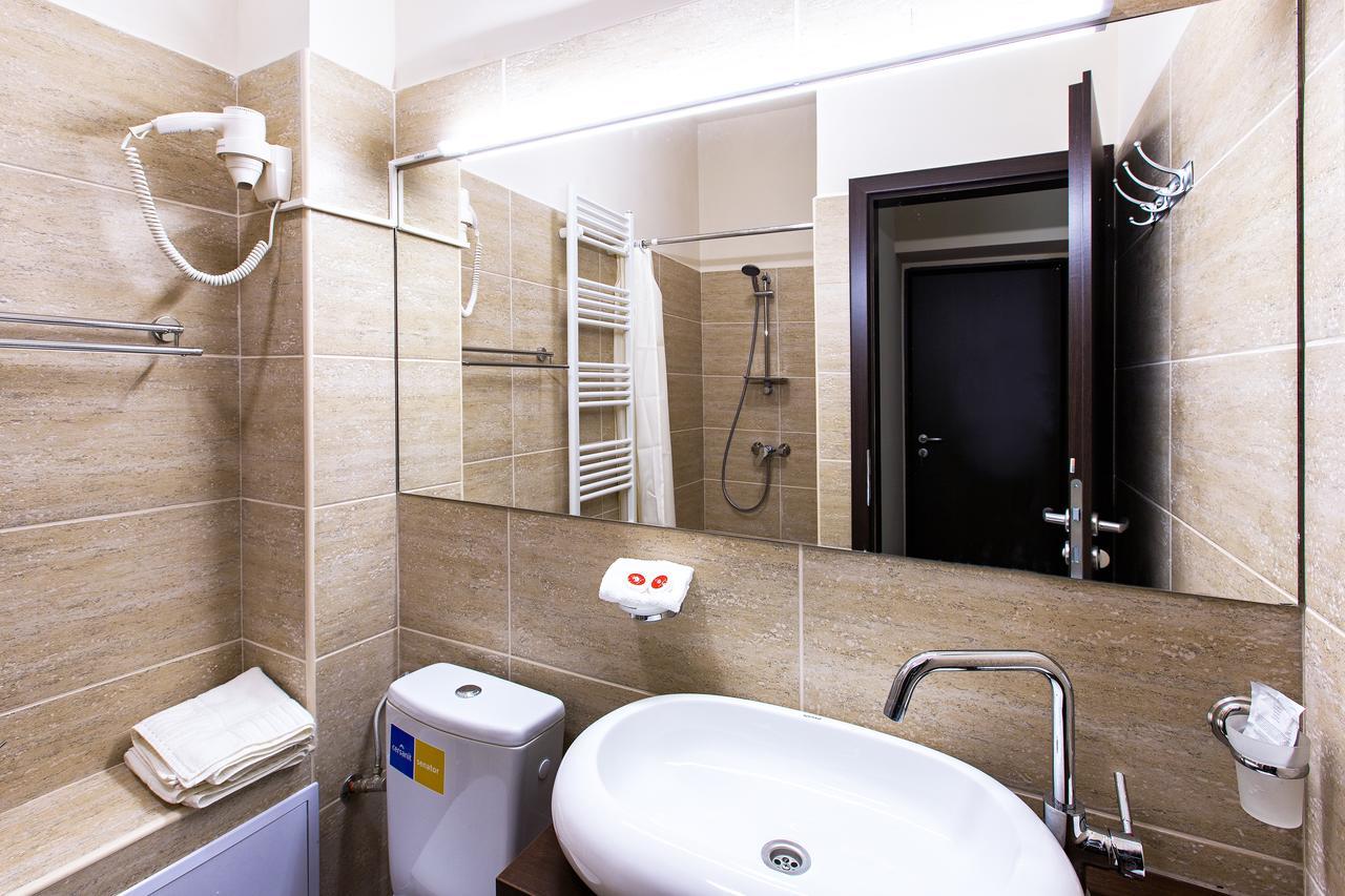 Prestige Hotel Iasi Bagian luar foto