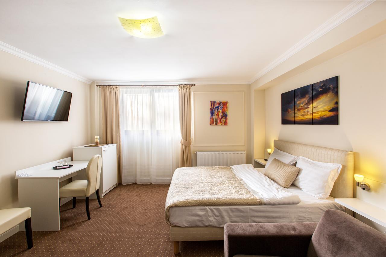 Prestige Hotel Iasi Bagian luar foto