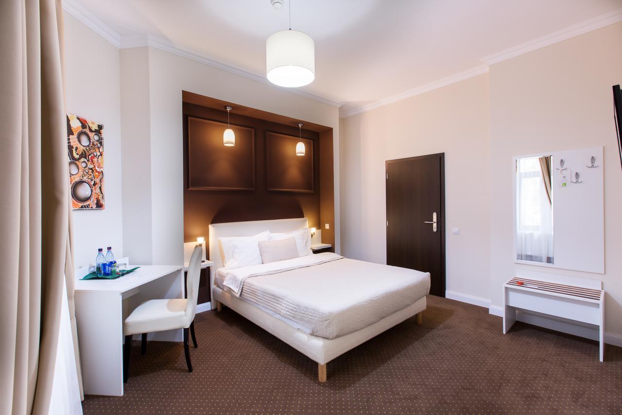 Prestige Hotel Iasi Bagian luar foto
