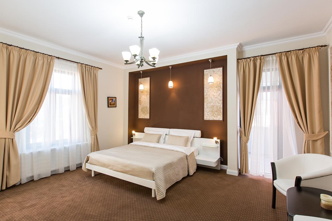 Prestige Hotel Iasi Bagian luar foto