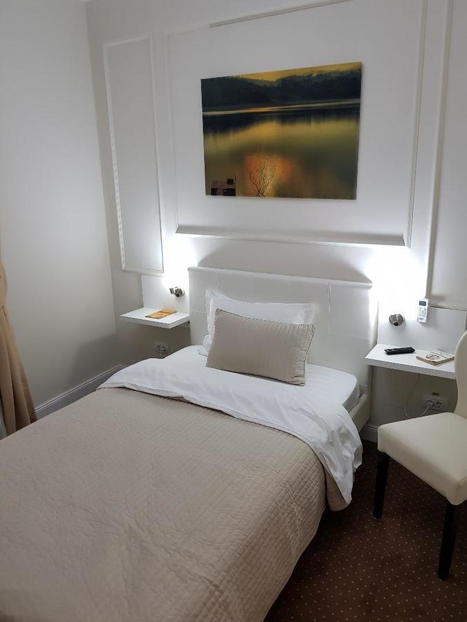 Prestige Hotel Iasi Bagian luar foto